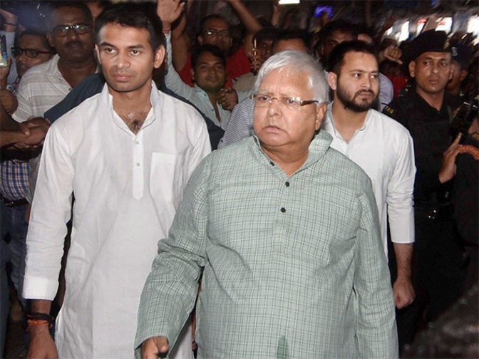 CBI serve fresh summons to Lalu, Tejashvi