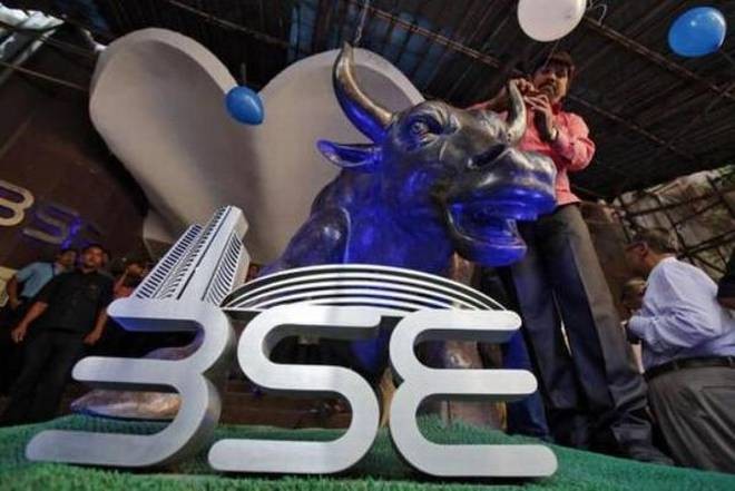 Sensex Hits New Peak At 33,693, Nifty At 10,462