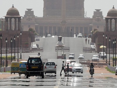 Chilly winds in Delhi, mercury plummeting to 9.4 degrees Celsius