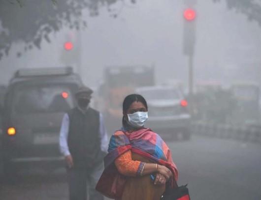 Thick fog covers Delhi, air quality remains toxic