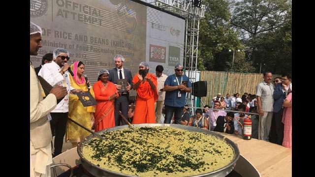 India enters Guinness World Record by cooking 918 kg khichdi dish