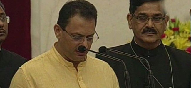 Union Minister Anant Hegde apologises for ‘constitution change’ comments