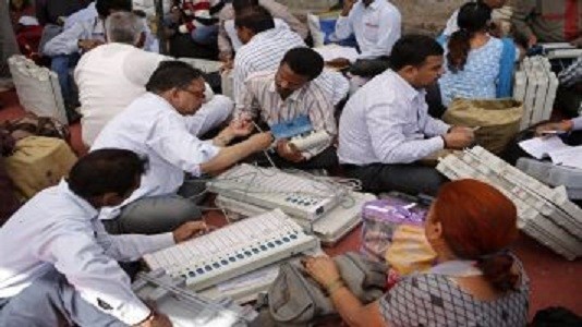 EC Says Only Poll Observers Can Take Cell Phones Into Counting Centres In Gujarat, HP