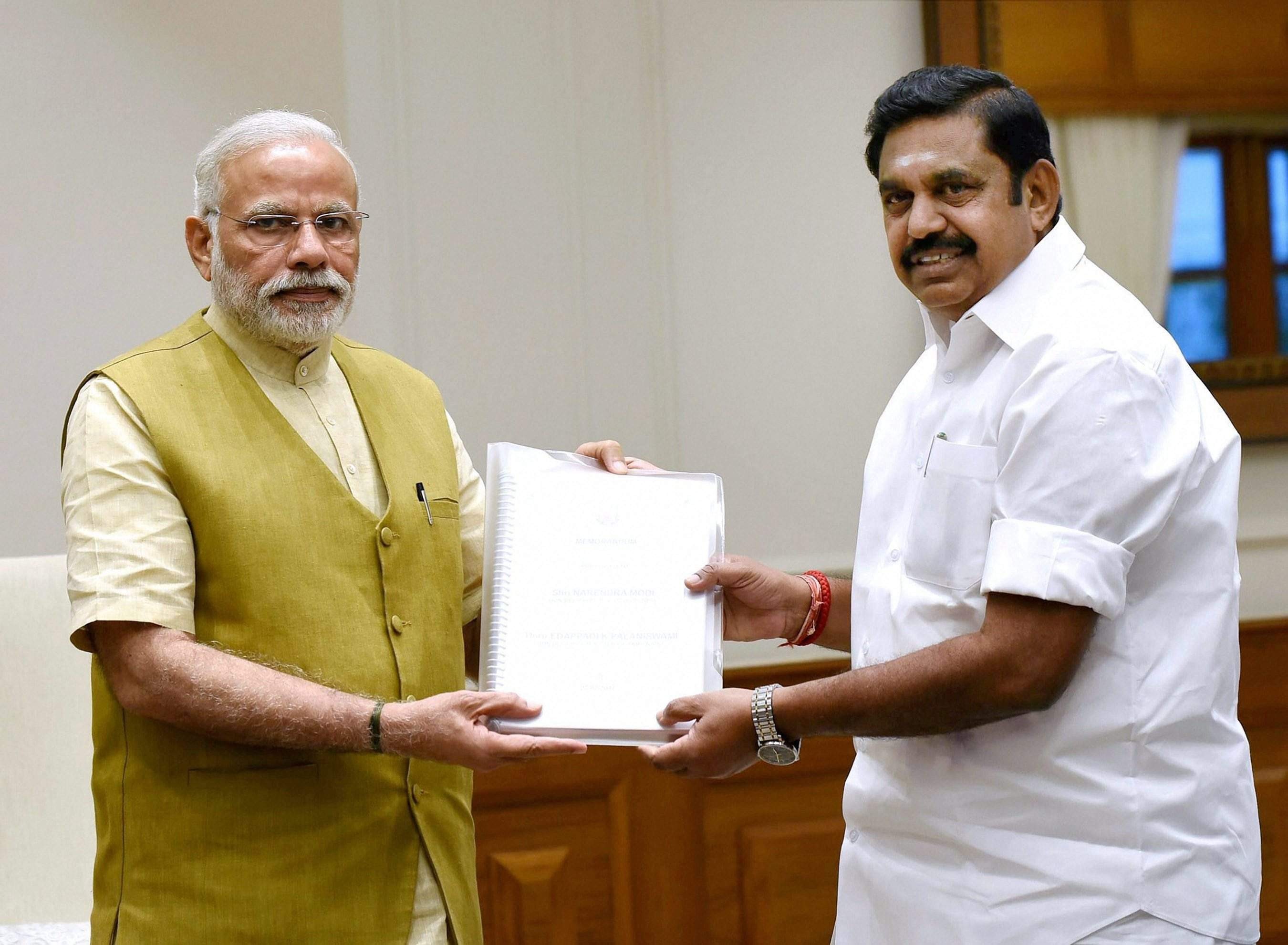 PM discusses post-Ockhi situation with Tamil Nadu CM