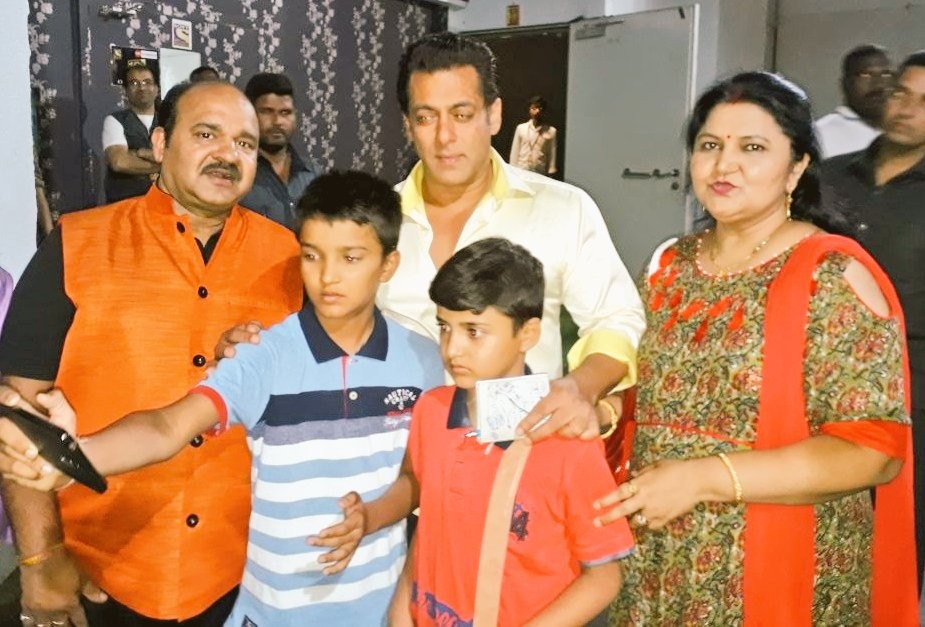 Dabbu The Dancer meets Salman Khan