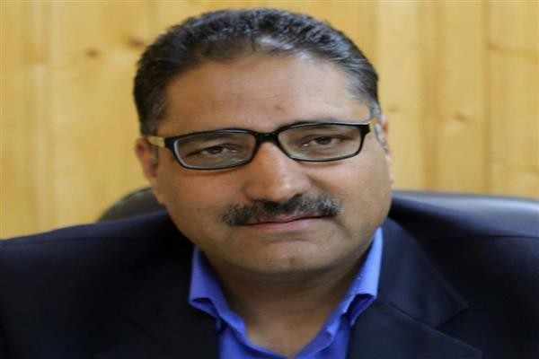 Hundreds bid farewell to slain journalist Shujaat Bukhari, editor of 'Rising Kashmir'.