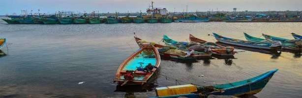 Cyclone 'Gaja' Set to Hit Tamil Nadu Today, Navy on Alert, Schools to Remain Shut