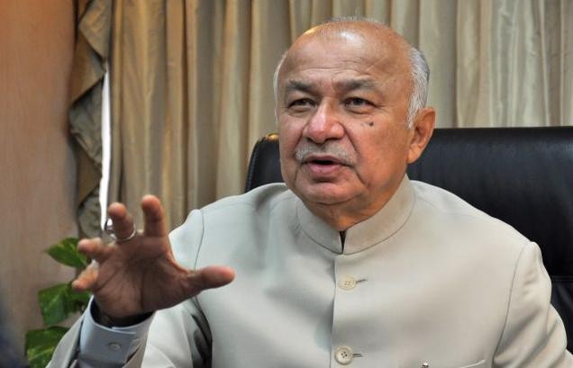 Sushil Kumar Shinde slams PM Modi for repeatedly playing 'chaiwala' card