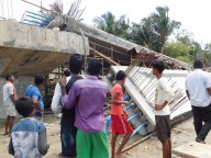 Three dead as under-construction bridge collapses in Bengal (lead)