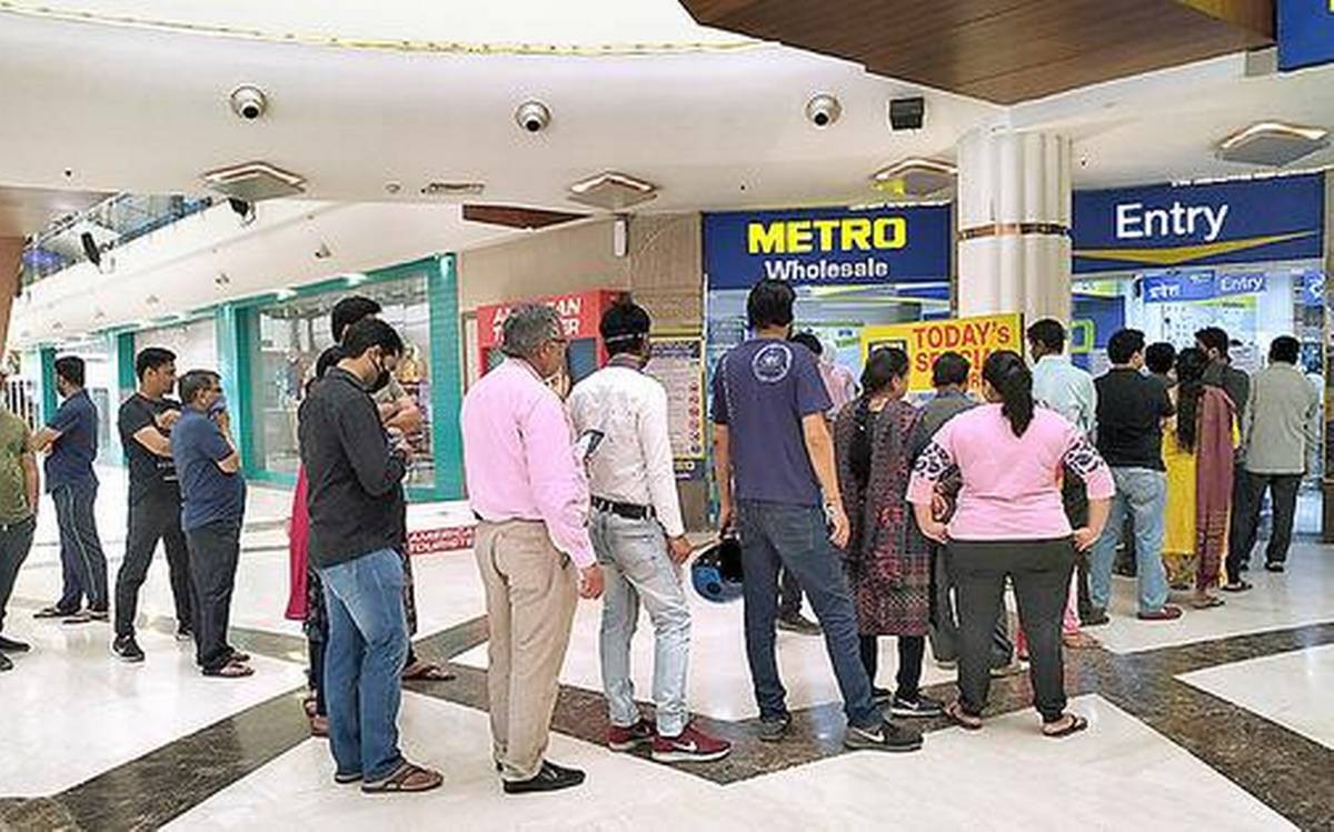 Bengaluru residents stock up on essentials ahead of lockdown