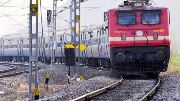 Covid-19: Railways gives 11,000 food packets across country