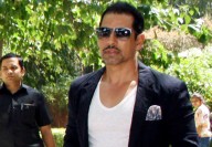 Lockdown: Vadra exercising, helping in household chores