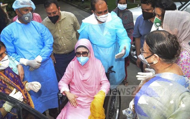 Khaleda Zia freed, quarantines at home