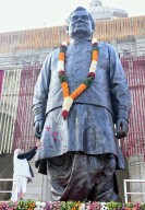 Atal's statue becomes selfie point in Lucknow