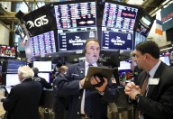 US stocks trade higher amid earnings