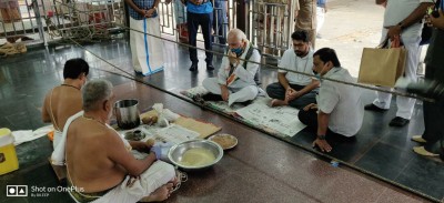 Kerala Governor Arif Mohammed Khan on pilgrimage to Sabarimala