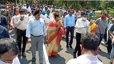 Amid Covid spike, crowd at bridge inauguration in Goa; Cong files complaint against CM