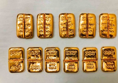 2.7 kg gold seized from passenger at Hyderabad Airport