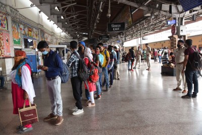 Railways to fine Rs 500 for not wearing face masks in rail premises, trains