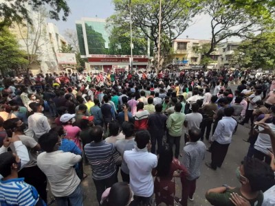 Protests continue in Maha against Covid norms, weekend lockdown