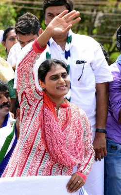 Sharmila slams Telangana CM over 'lack of development' in Medak