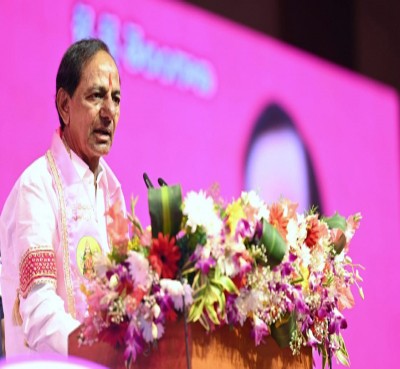 KCR hints at floating national party with alternative agenda