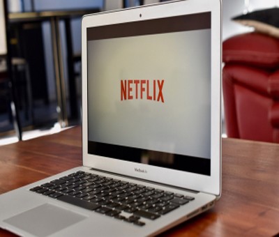 Netflix loses 2 lakh paid subscribers in Q1, shares tank 20%