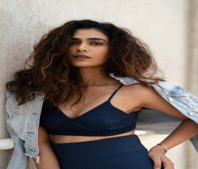 Akansha Singh: Fascinating to see Ajay Devgn direct and act at the same time