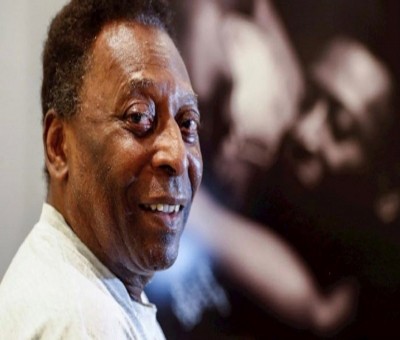 Pele returns to hospital for cancer treatment