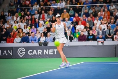 Billie Jean King Cup: World No 1 Swiatek steers Poland into finals