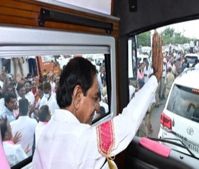 KCR leads massive rally to Munugode to launch TRS campaign