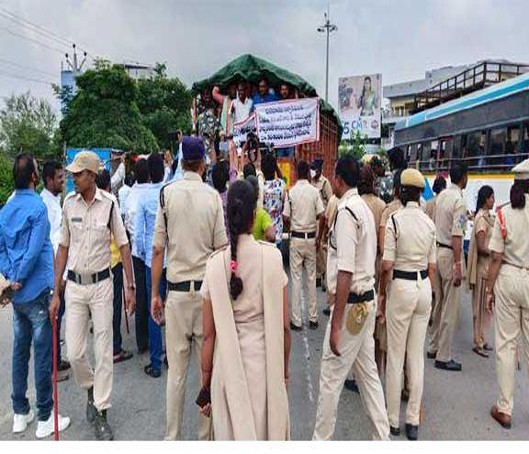 Telangana's Mid Manair Dam oustees protest for compensation