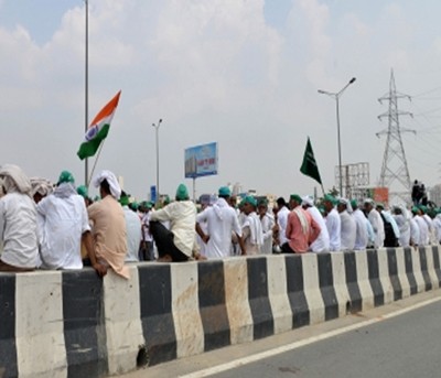 Farmers protest against pollution in water bodies in TN's Erode