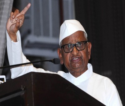 Anna Hazare reminds Kejriwal of his own lines from 'Swaraj' over excise policy