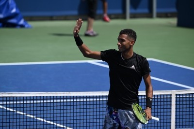 Auger-Aliassime outlasts Sinner to advance to Cincinnati quarters