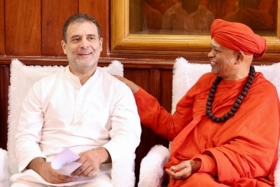 Eye on Assembly polls, Rahul gets 'Linga deeksha' at Lingayat Mutt in K'taka