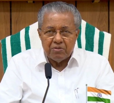 Pinarayi Vijayan gives dressing-down to media at scribes' meet