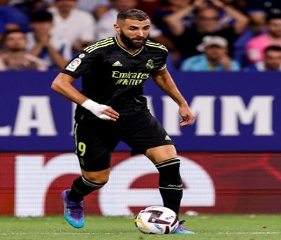 Benzema late show for Real keeps champions perfect with 3-1 win over Espanyol