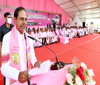 Munugode should send a message to entire country: KCR