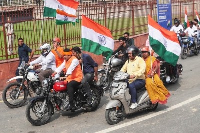 Traffic police prosecutes Manoj Tiwari