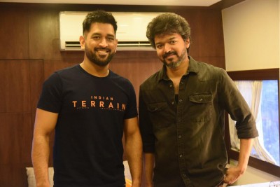 When 'Thala' Dhoni met Thalapathy Vijay, pictures break Internet