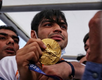 Hundreds of fans mob Neeraj Chopra despite tight security