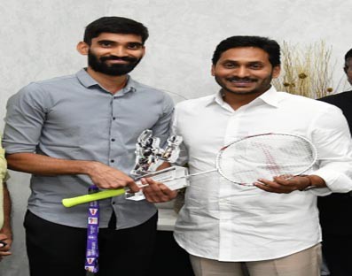 Andhra CM grants land for badminton academy to Kidambi Srikanth