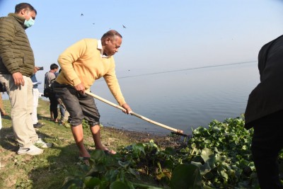 Assam Minister launches cleanliness drive in Deepor Beel lake