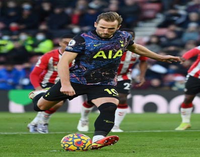 Premier League: Tottenham held to draw by 10-man Southampton