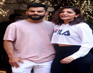 #Virushka: Anushka, Virat pose for the shutterbugs at Mehboob Studio