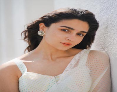 Alia Bhatt says constant scrutiny of her private life 'does get stifling'