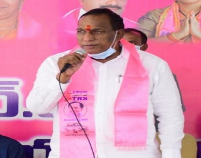 Telangana minister prays at tribal fair for KCR becoming PM