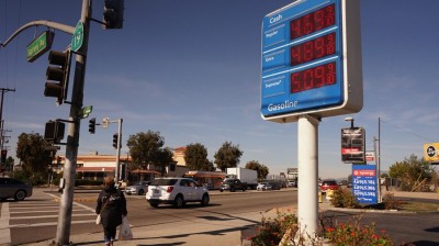 Gas prices in Los Angeles set 11 new records in 12 days