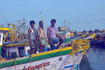 Sri Lankan Navy arrests 6 Indian fishermen on poaching charges